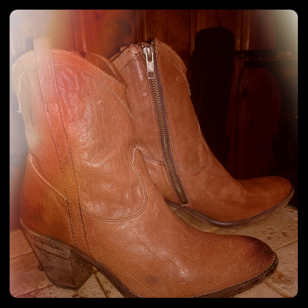 Frye Boots women's 8.5